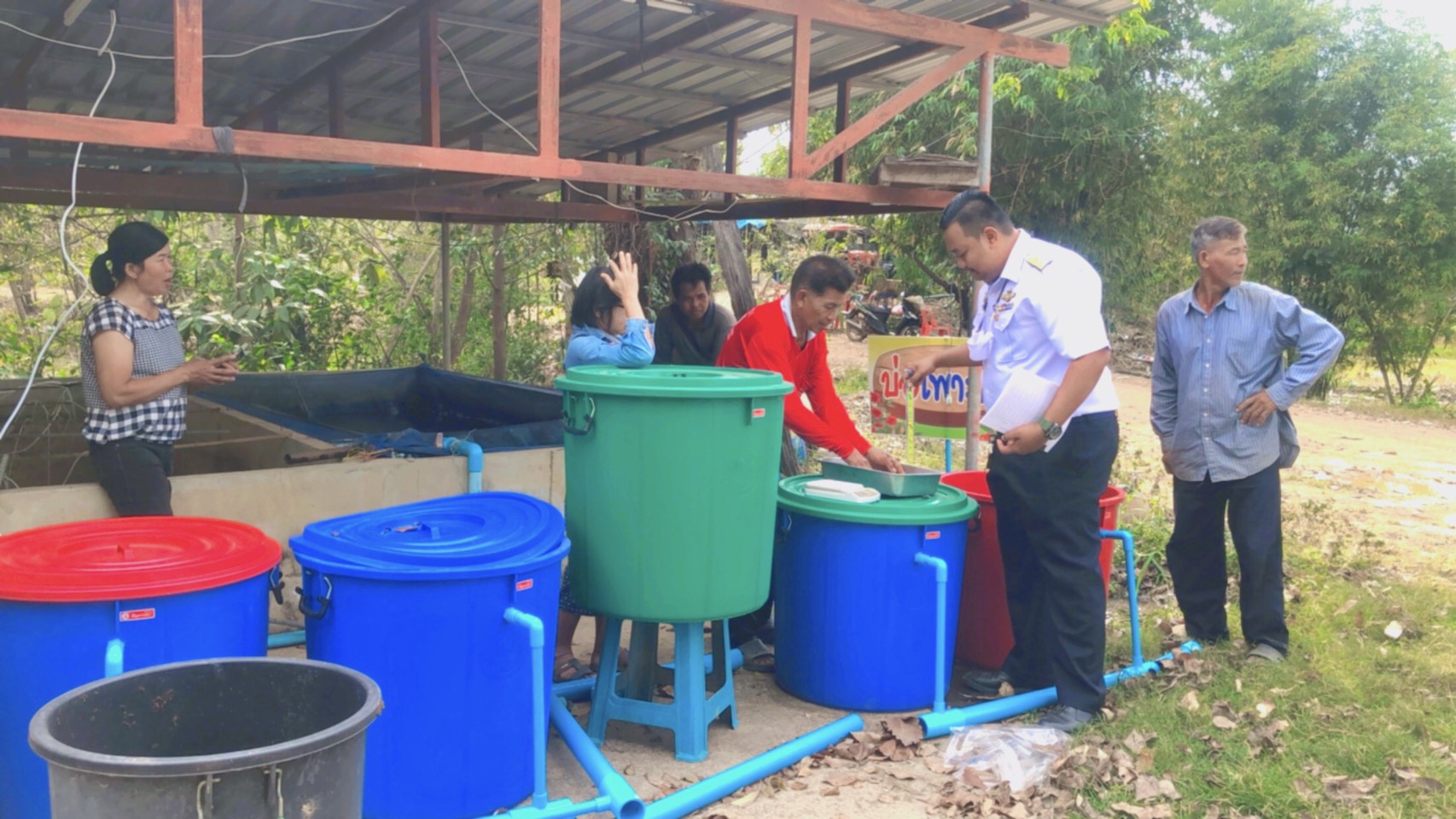 การติดตามเก็บข้อมูลผลผลิตโครงการส่งเสริมการเลี้ยงปลานิลแปลงเพศในบ่อดิน ในพื้นที่หมู่10 ตำบลท่าโพธิ์ศรี อำเภอเดชอุดม จังหวัดอุบลราชธานี..คลิก