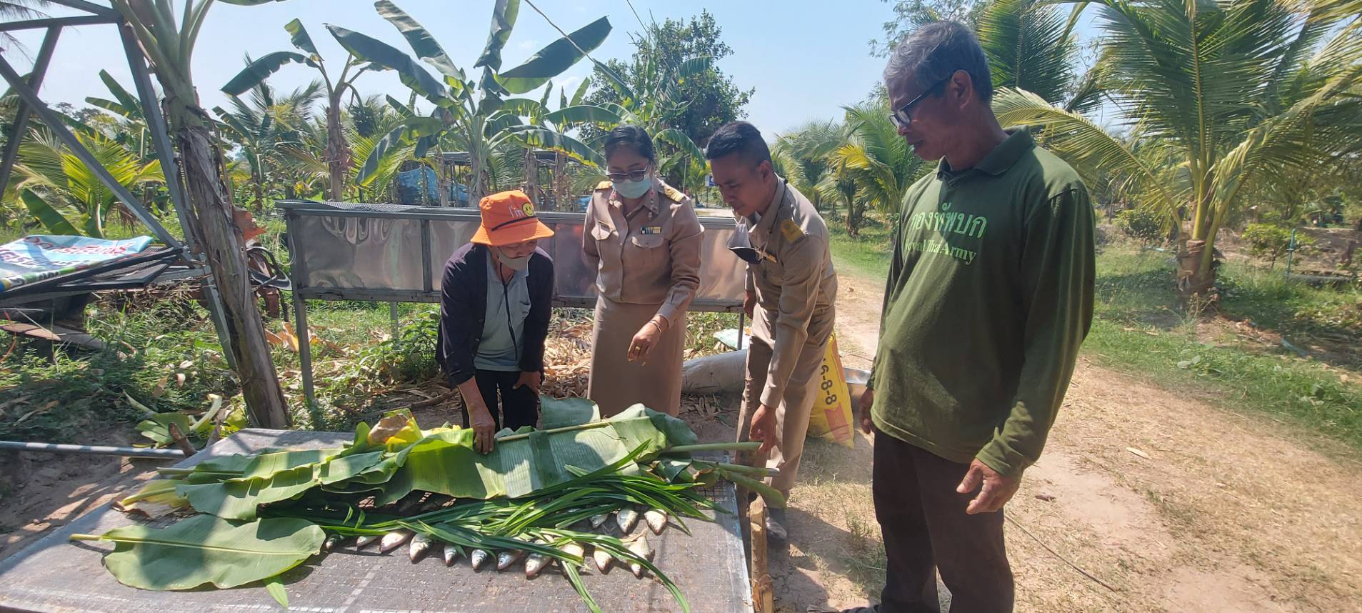 ประมงอำเภอสว่างวีระวงศ์ ลงพื้นที่เยี่ยมเยียนเกษตรกรที่เข้าร่วมโครงการศูนย์เรียนรู้การเพิ่มประสิทธิภาพการผลิตสินค้าเกษตรรายนายสงวน จบศรี ม.2 ต.บุ่งมะแลง อ.สว่างวีระวงศ์ จ.อุบลราชธานี..คลิก