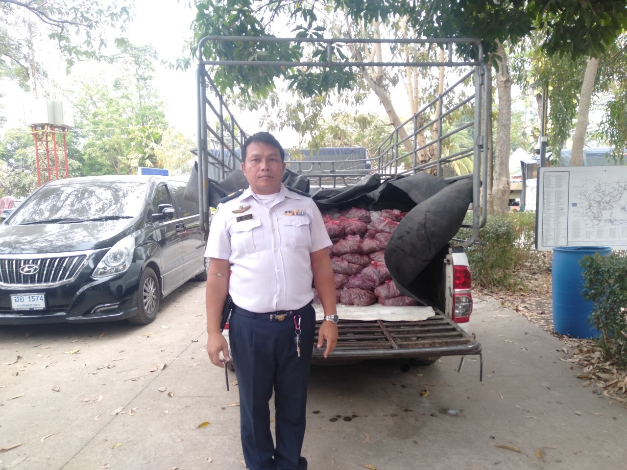 ตรวจสินค้าประมงที่นำเข้า ส่งออก ทางจุดผ่านแดนบ้านหนองปรือ..คลิก