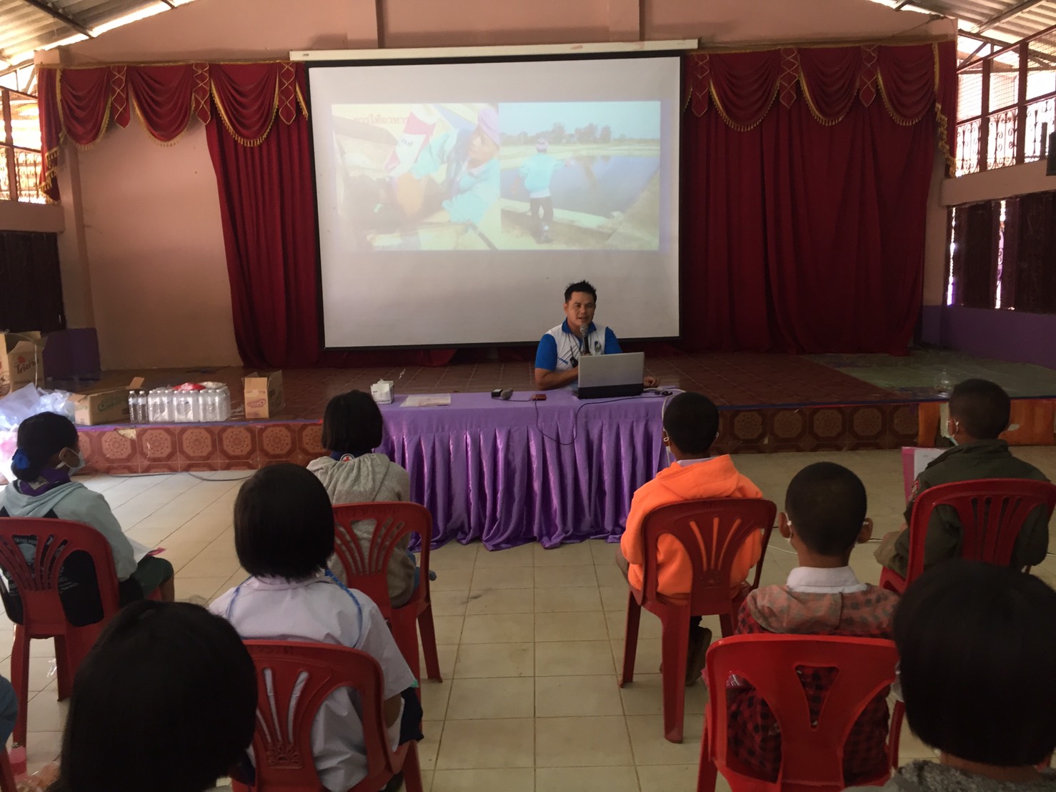 การอบรมให้ความรู้คณะกรรมการประมงโรงเรียนภายใต้โครงการสนับสนุนด้านการประมงตามพระราชดำริ สมเด็จพระกนิษฐาธิราชเจ้า กรมสมเด็จพระเทพรัตนราชสุดาฯ สยามบรมราชกุมารี พื้นที่อำเภออุ้มผาง แม่สอด และแม่ระมาด