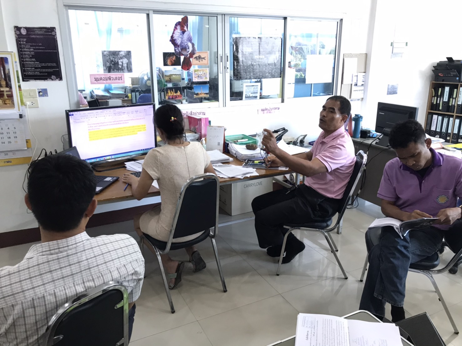 เจ้าหน้าที่สำนักงานประมงจังหวัดอุบลราชธานี ร่วมระดมความคิด เรียบเรียงข้อมูลเพื่อใช้ประกอบการเสนอขอรับรางวัลเริศรัฐ ประจำปี พ.ศ.2564  ของจังหวัดอุบลราชธานี..คลิก