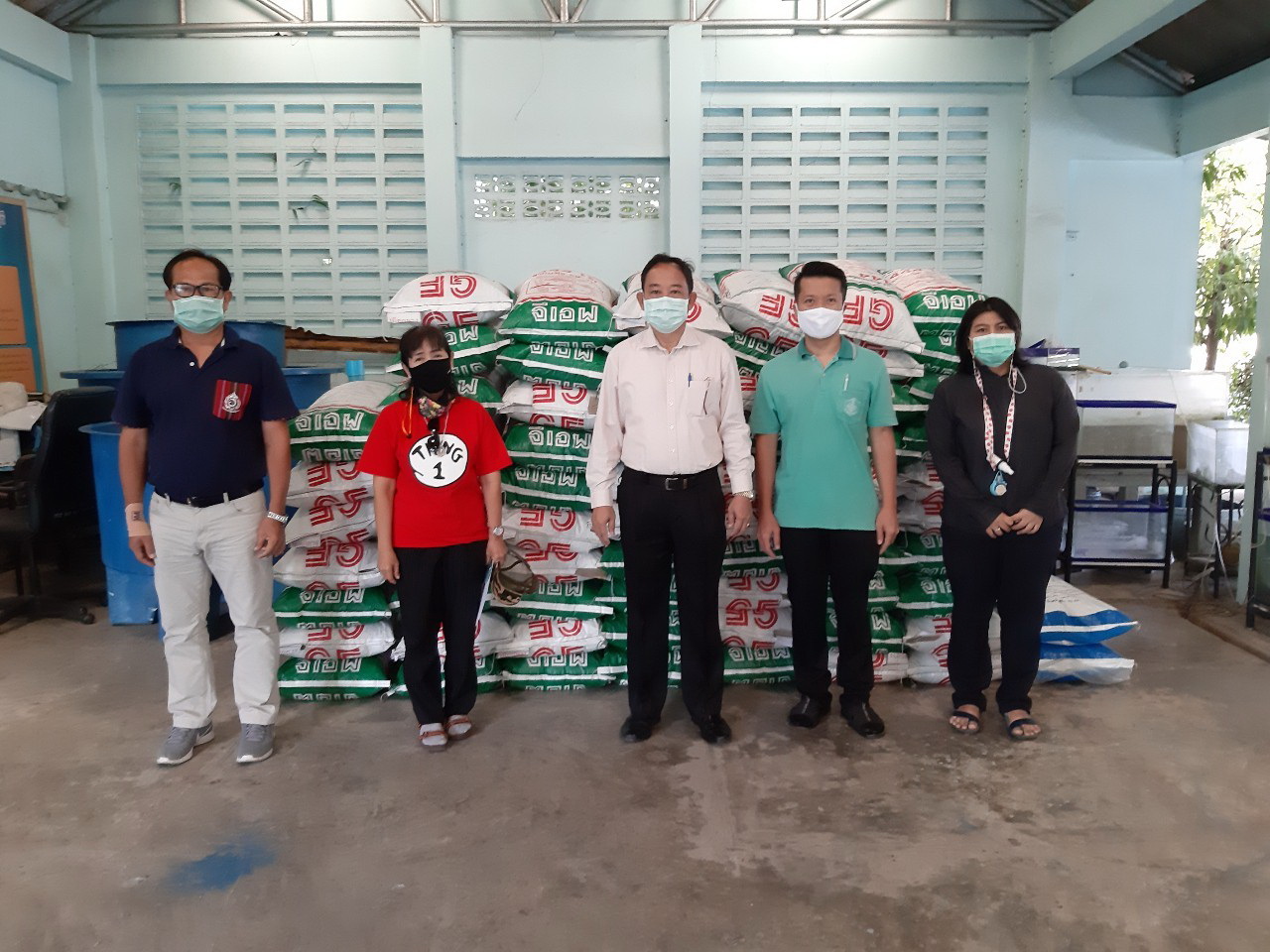 ส่งมอบปัจจัยการผลิตโครงการศูนย์เรียนรู้การเพิ่มประสิทธิภาพการผลิตสินค้าเกษตร ปีงบประมาณ 2564 @ศูนย์ฯ หลัก และเครือข่ายด้านประมง จ.นนทบุรี..คลิก