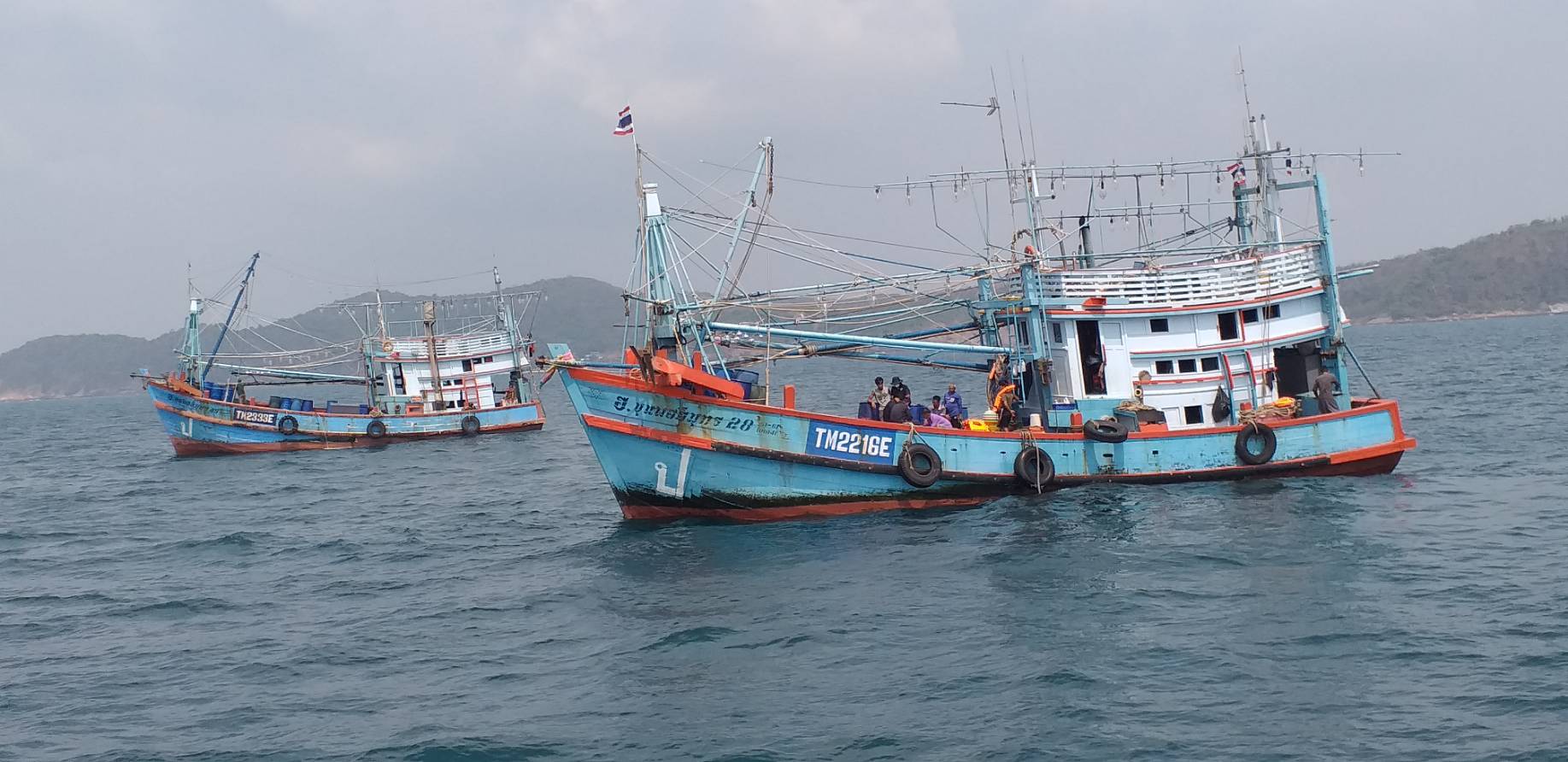 เรือตรวจประมงทะเล 701 ออกปฏิบัติงานควบคุมทำการประมงพื้นที่ทะเลนอกชายฝั่ง..คลิก