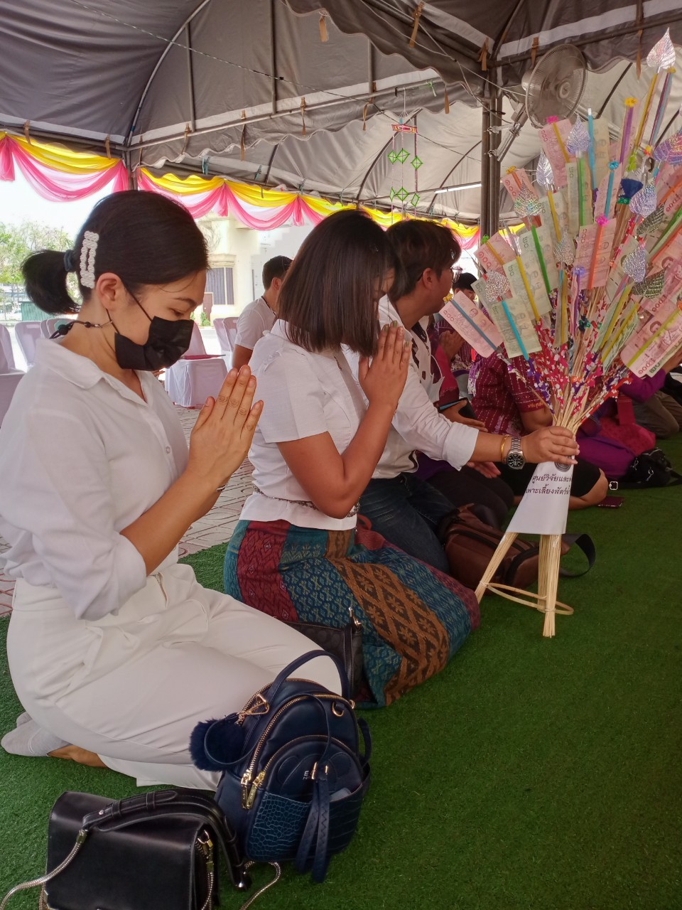 ร่วมงาน “มหาทานบารมี ประเพณีบุญผะเหวดจังหวัดร้อยเอ็ด” ประจำปี ๒๕๖๔..คลิก