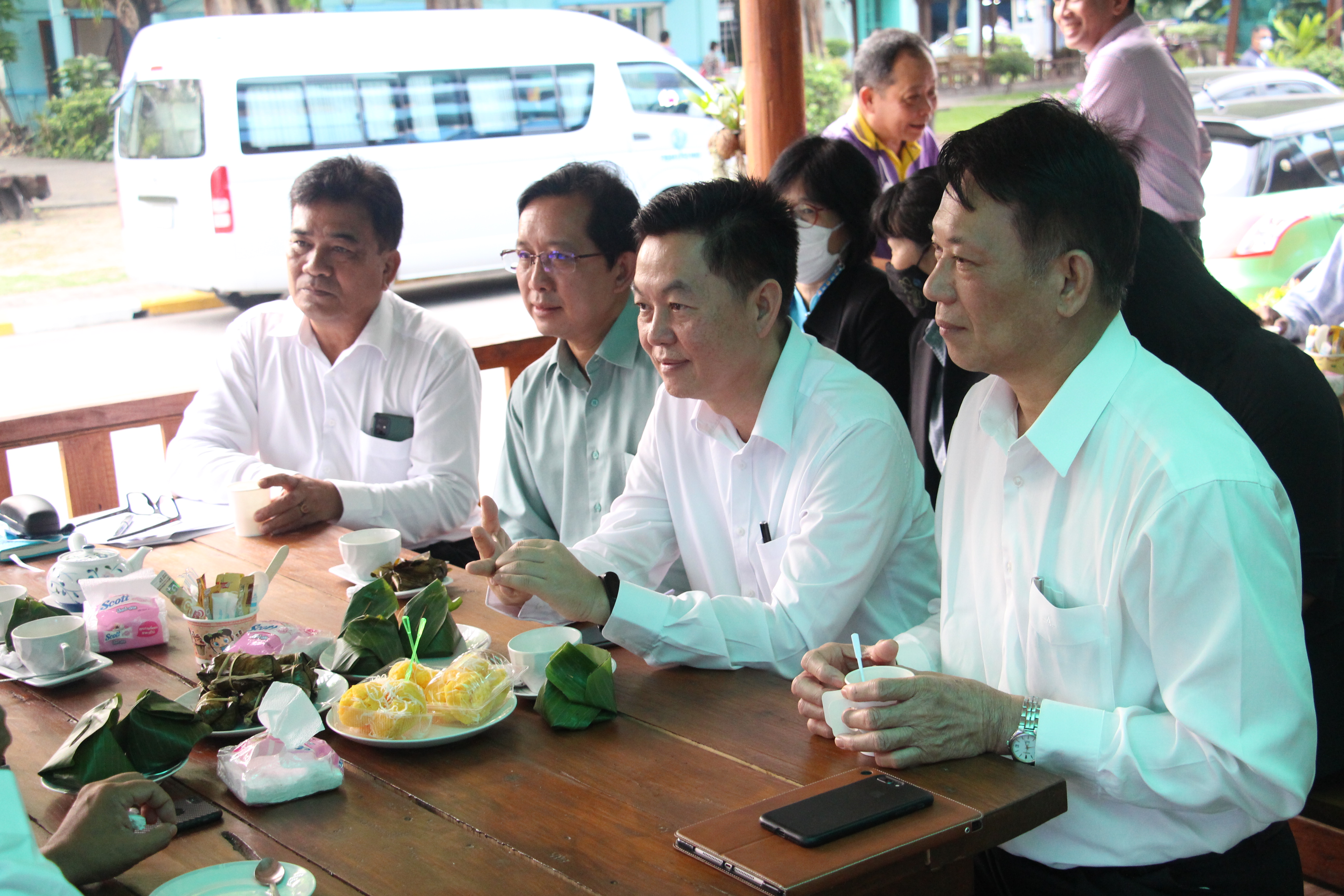 ประชุมหารือข้อราชการและทิศทางการดำเนินงาน อาทิ เรื่องการแบ่งพื้นที่รับผิดชอบระหว่างกองวิจัยและพัฒนาการเพาะเลี้ยงสัตว์น้ำจืดและกองวิจัยและพัฒนาการประมงน้ำจืด..คลิก