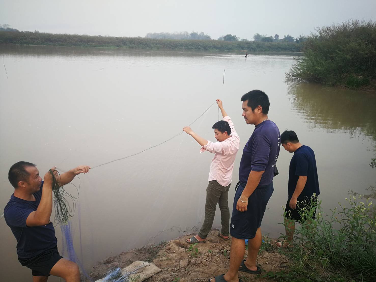 ลงพื้นที่ดำเนินงานตามแผนงานของกิจกรรมบริหารจัดการแหล่งประมงเชิงนิเวศ (EAFM) ชุมชนแม่น้ำโขง และคณะกรรมการแหล่งน้ำ ได้ทำการประเมินปริมาณสัตว์น้ำต่อหน่วยการลงแรงประมงในแหล่งน้ำจืด (CPUE) จ.เชียงราย