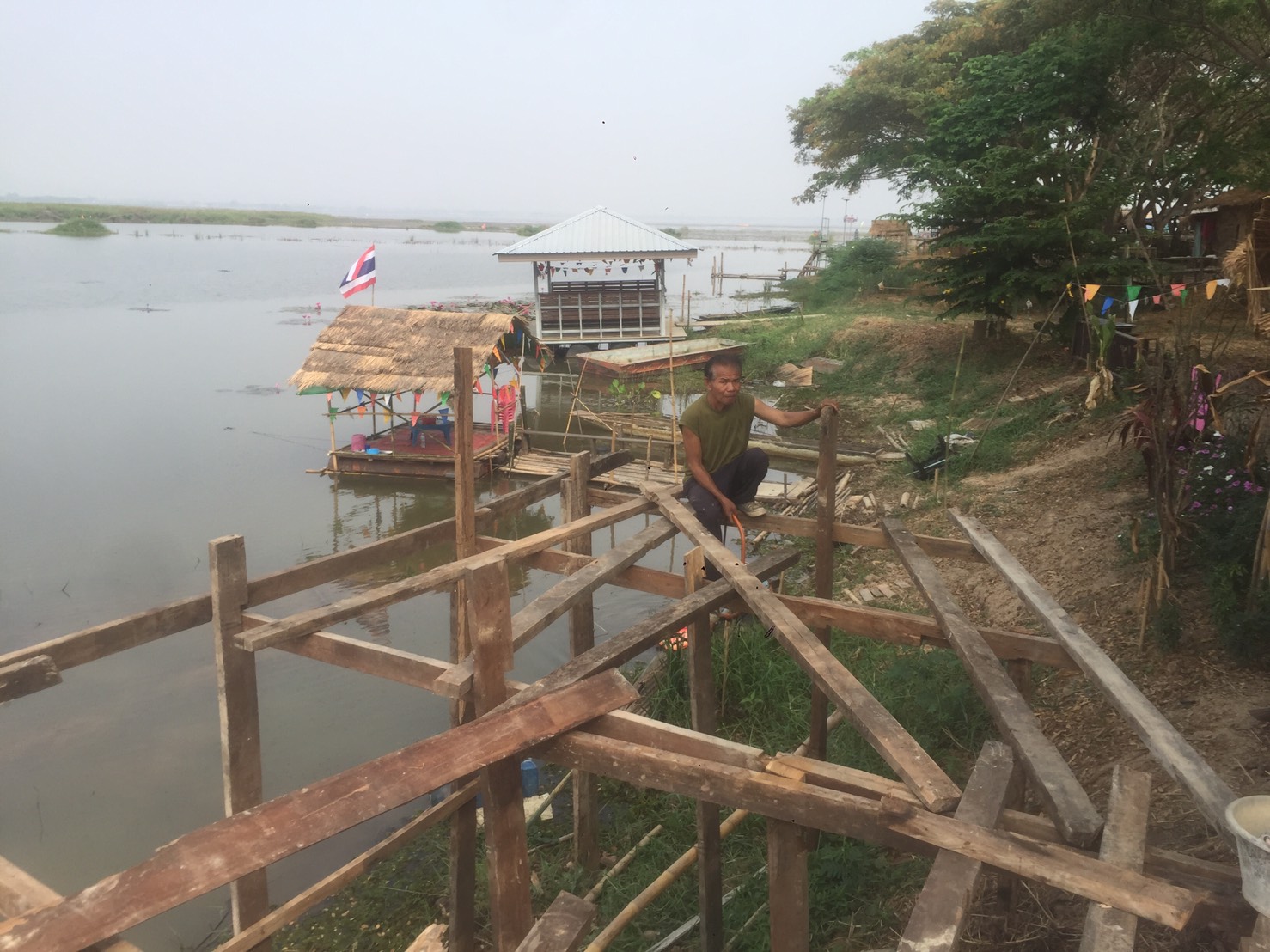 ลงพื้นที่ตรวจสอบและกำหนดแนวเขตในกรณี บริษัทประชารัฐรักสามัคคีพะเยา ขอเช่าที่ราชพัสดุ เพื่อดำเนินโครงการตลาดประชารัฐฯ บ้านร่องไฮฯ