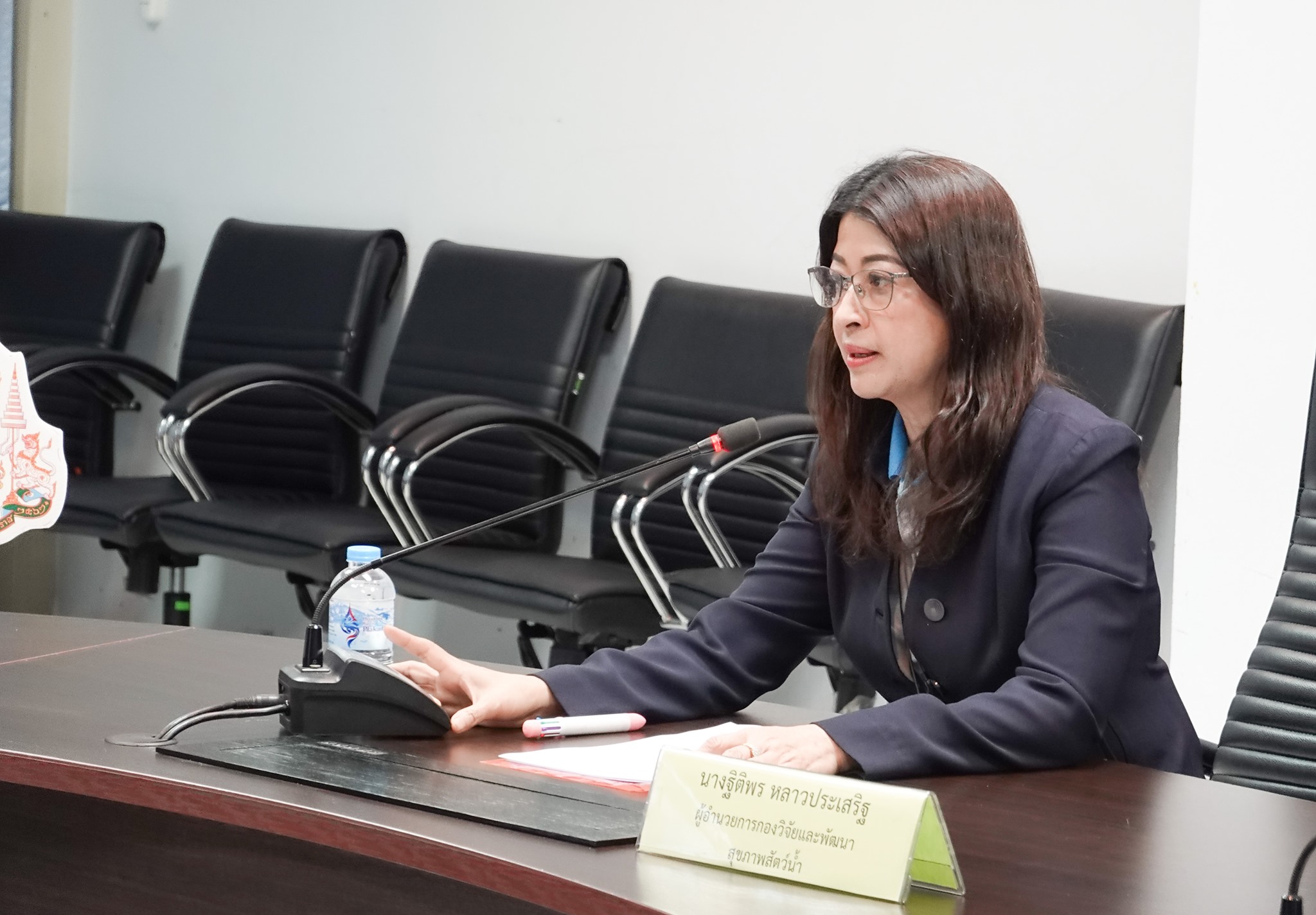 ประชุมเจ้าหน้าที่ในสังกัดกองวิจัยและพัฒนาสุขภาพสัตว์น้ำ เพื่อให้ความรู้เรื่องกฎหมายที่เกี่ยวข้องกับภารกิจหน้าที่ความรับผิดชอบ..คลิก