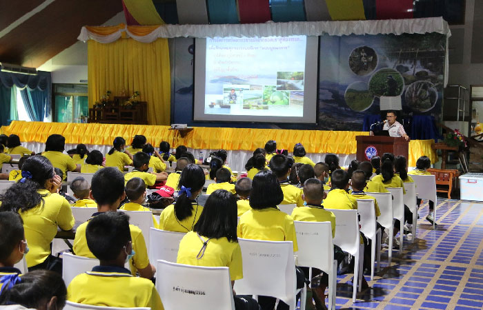 คณะครูและนักเรียนจาก โรงเรียนเทศบาลเมืองจันทบุรี 2 อำเภอเมืองจันทบุรี จังหวัดจันทบุรี  ศึกษาดูงานศูนย์ฯ คุ้งกระเบน..คลิก