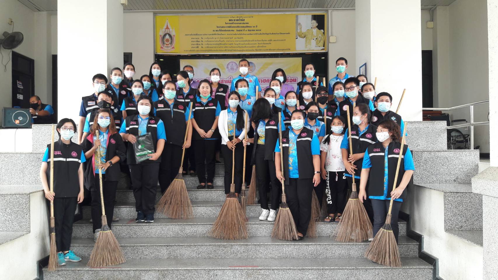 กิจกรรมจิตอาสาเนื่องในวันข้าราชการพลเรือน ประจำปี 2564  ทำความสะอาดบริเวณรอบศาลากลางจังหวัดนครสวรรค์ (Big cleaning)..คลิก