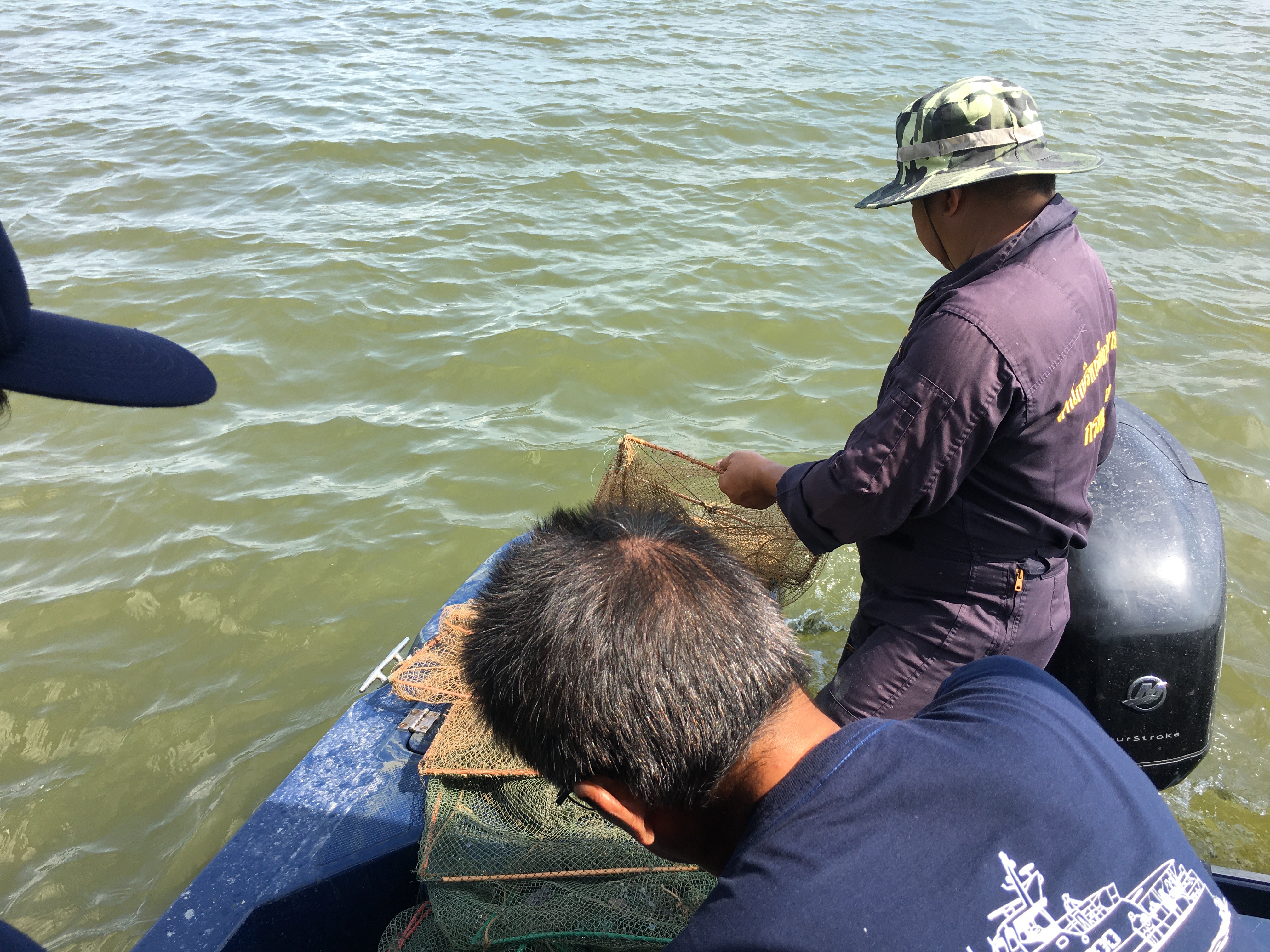 เรือตรวจประมงทะเล 204 ออกปฏิบัติงานควบคุมการทำการประมงในพื้นที่ทะเลชายฝั่ง..คลิก