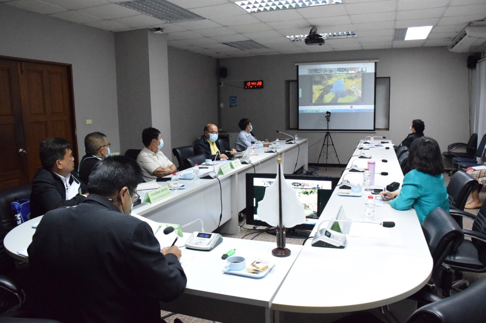 ประชุมเตรียมการและติดตามความก้าวหน้าผลการดำเนินงานตามแผนหลักการพัฒนาหนองหาร จังหวัดสกลนคร ผ่านทาง VDO Conference