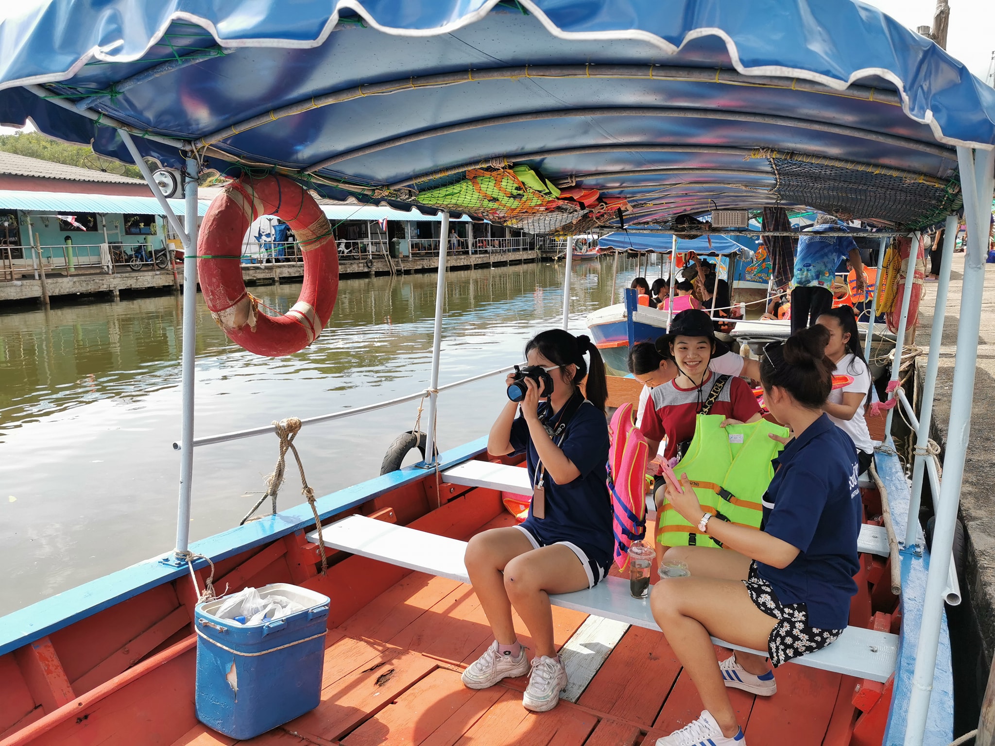 กลุ่มเรือประมงพื้นบ้านท่องเที่ยวเชิงอนุรักษ์บ้านน้ำเชี่ยว จ.ตราด (Fisherman’s Village Resort)