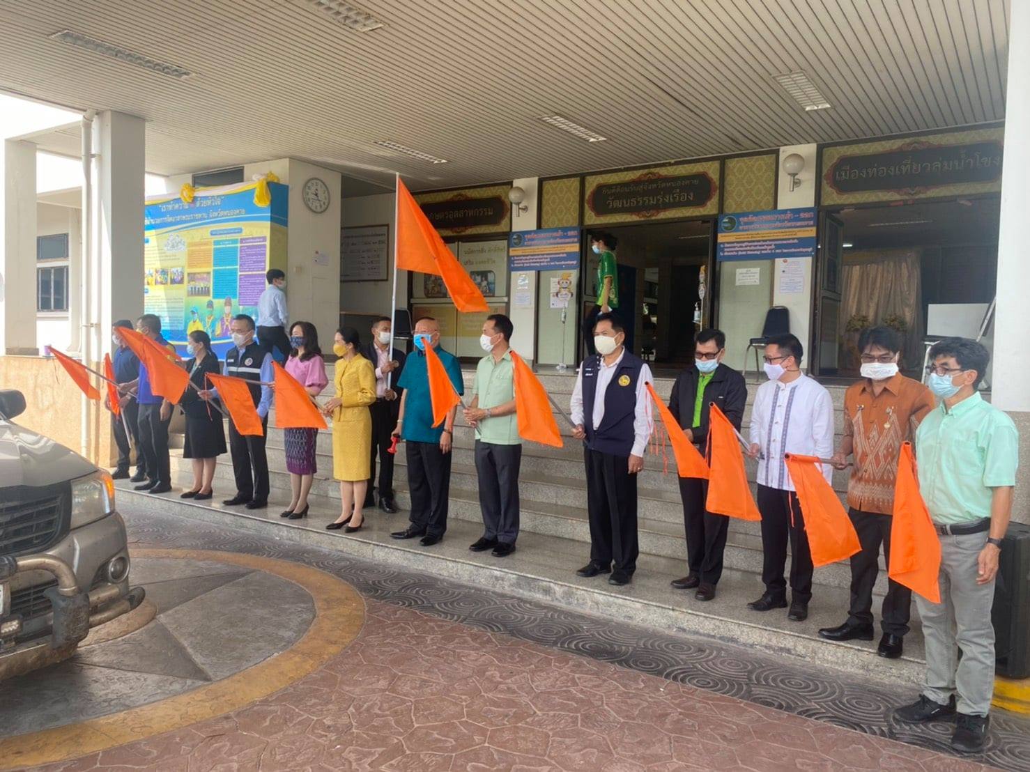 พิธีปล่อยขบวนรถยนต์ลำเลียงปลานิลจำหน่ายช่วยเหลือเกษตรกรผู้เลี้ยงปลานิลและผู้บริโภคในสถานการณ์โรคโควิด-19..คลิก