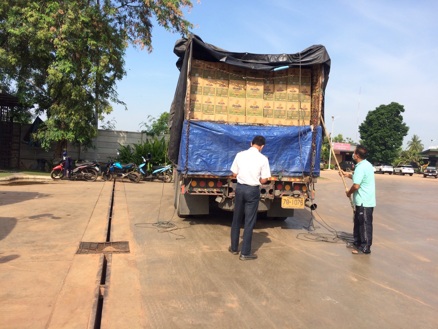 ตรวจสอบสินค้าประมง ส่งออกไปยัง สปป.ลาว..คลิก