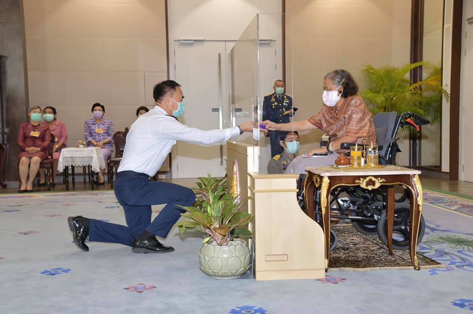 ดร.วิชาญ อิงศรีสว่าง รองอธิบดีกรมประมง เข้ารับพระราชทานเข็มเชิดชูเกียรติจากสมเด็จพระกนิษฐาธิราชเจ้า กรมสมเด็จพระเทพรัตนราชสุดาฯ สยามบรมราชกุมารีในฐานะผู้ปฏิบัติงานและผู้สนับสนุนงานตามโครงการส่วนพระองค์สมเด็จพระกนิษฐาธิราชเจ้า กรมสมเด็จพระเทพรัตนราชสุดาฯ สยามบรมราชกุมารี..คลิก