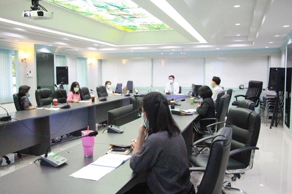 วันพุธที่ 19 พฤษภาคม 2564 เวลา 09.30 น. ณ ห้องประชุมตะพัดทอง อาคารกองประมงต่างประเทศ ดร.ถาวร ทันใจ รองอธิบดีกรมประมง เป็นประธานการประชุมหารือเกี่ยวกับการปฏิบัติงานของกองประมงต่างประเทศ