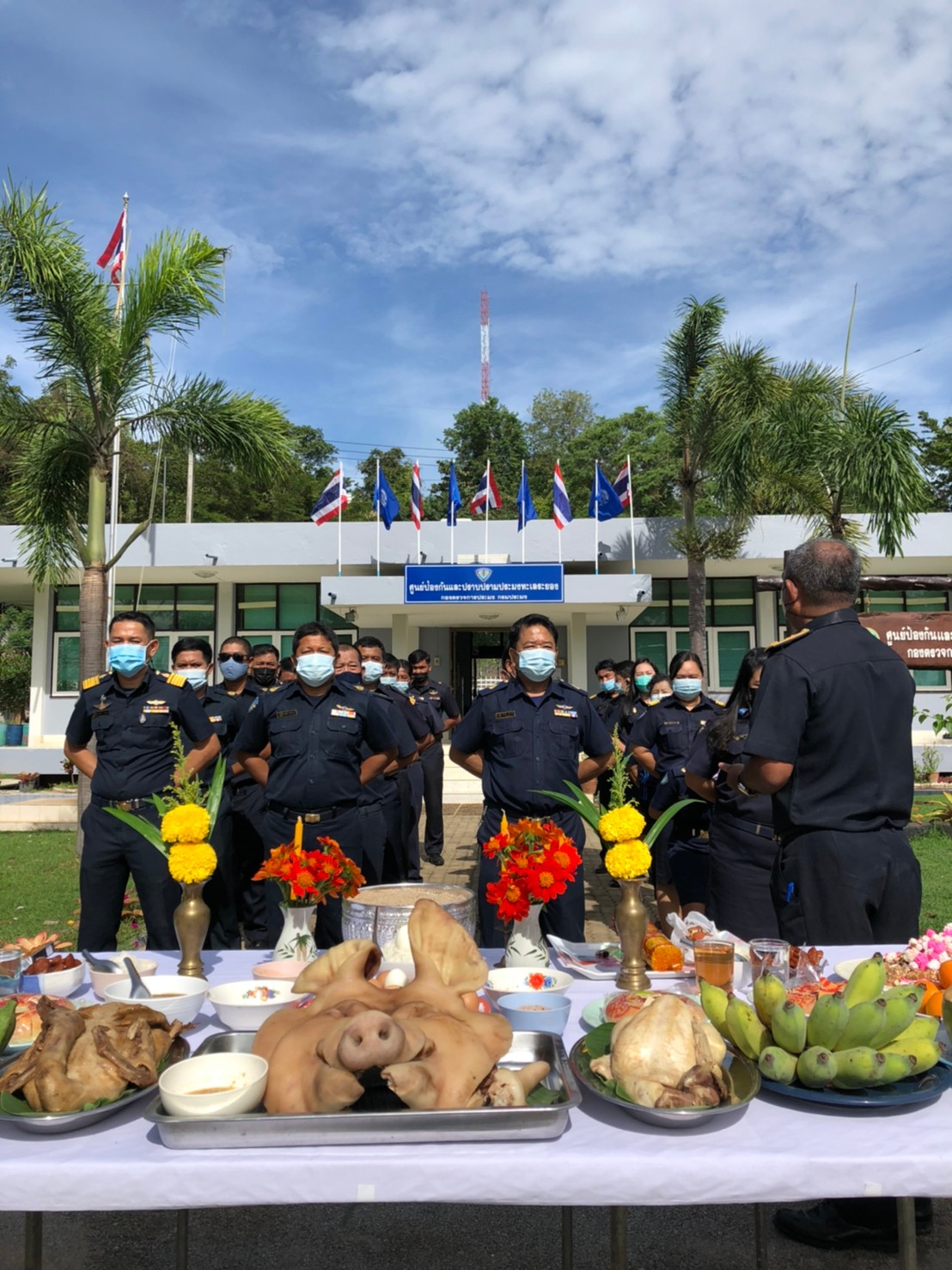 ศูนย์ป้องกันและปราบปรามประมงทะเลระยองถวายเครื่องสักการะแก่สิ่งศักดิ์สิทธิ์..คลิก