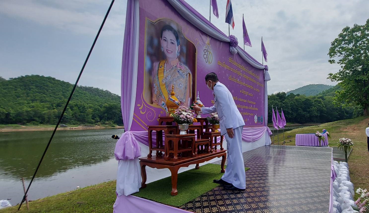 พิธีปล่อยพันธุ์สัตว์น้ำ เนื่องในโอกาสวันเฉลิมพระชนมพรรษา 43 พรรษา สมเด็จพระนางเจ้าสุทิดา พัชรสุธาพิมลลักษณ พระบรมราชินี 3 มิถุนายน 2564..คลิก