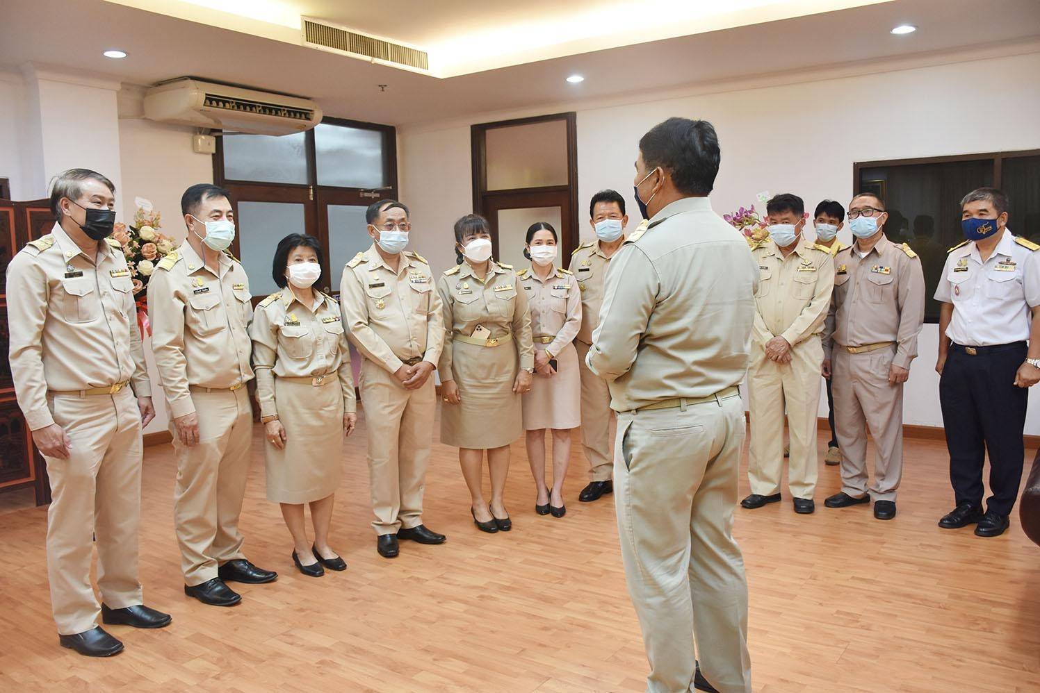 ร่วมต้อนรับ และแสดงความยินดีในโอกาสที่ท่านผู้ว่าราชการจังหวัดพะเยา นายโชคดี อมรรัตน์ มารับตำแหน่งฯ ณ ศาลากลางจังหวัดพะเยา..คลิก