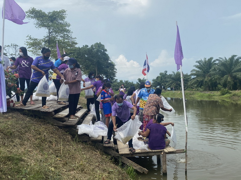 ร่วมกิจกรรมปล่อยพันธุ์สัตว์น้ำเฉลิมพระเกียรติ..คลิก