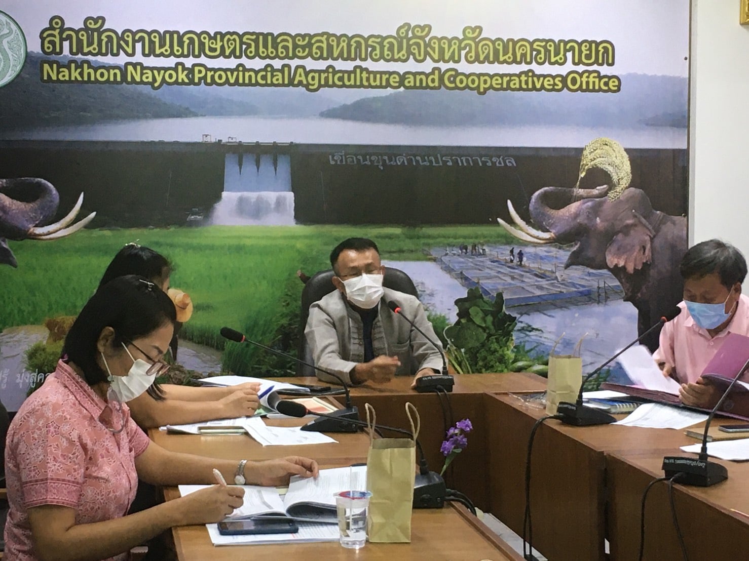 ประชุมหารือจัดทำข้อมูลประกอบแผนพัฒนาการเกษตรและสหกรณ์จังหวัดนครนายก..คลิก