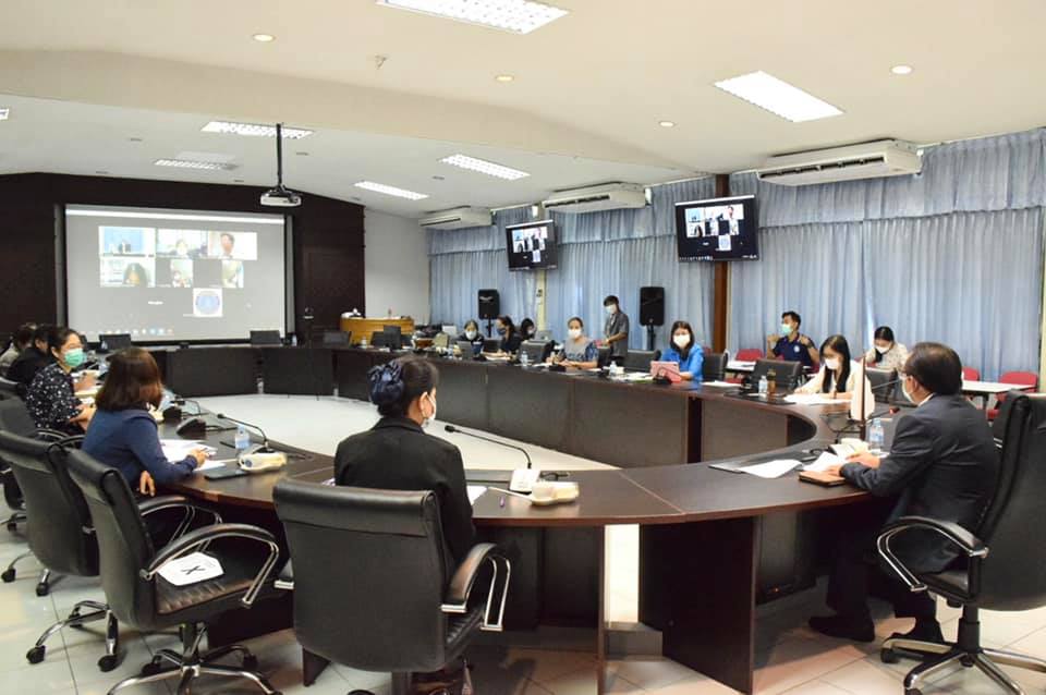 นายเฉลิมชัย สุวรรณรักษ์ รองอธิบดีกรมประมง เป็นประธานการประชุมคณะทำงานควบคุม กำกับ และตรวจสอบการผลิต การขายอาหารสัตว์น้ำ ยาปฏิชีวนะ วัตถุอันตราย และปัจจัยการผลิตในการเพาะเลี้ยงสัตว์น้ำ ครั้งที่ 1/2564..คลิก