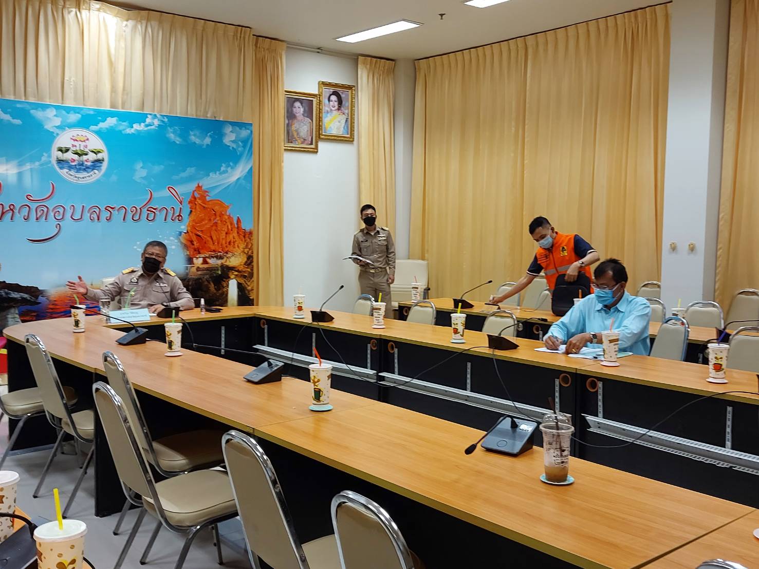 การประชุมเพื่อเตรียมความพร้อมรับสถานการณ์อุทกภัยในช่วงฤดูฝน ปี 2564 ณ ห้องประชุม POC ชั้น 4 ศาลากลางจังหวัดอุบลราชธานี..คลิก
