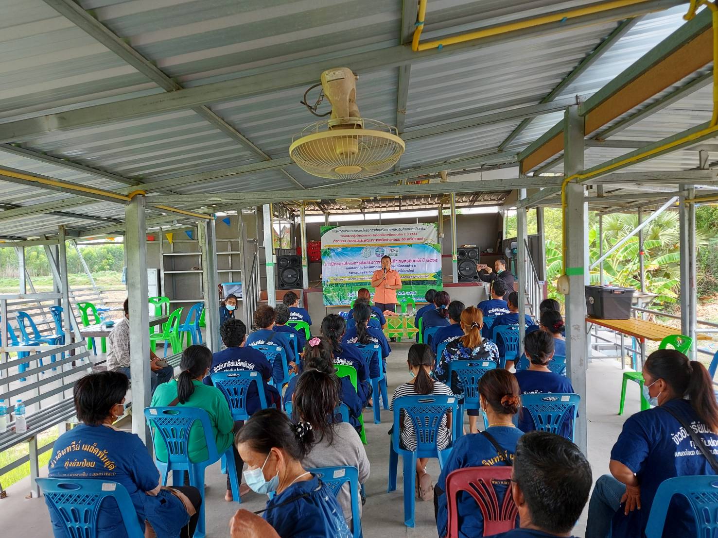 ประมงอำเภอม่วงสามสิบ ร่วมบูรณาการให้ความรู้ถ่ายทอดการผลิตสินค้าเกษตรอินทร์ด้านประมง ในการอบรมเกษตรกรกลุ่มผลิตข้าวหอมมะลิอินทรีย์ บ้านทุ่งส้มป่อย ต.หนองไข่นก อ.ม่วงสามสิบ จ.อุบลราชธานี..คลิก