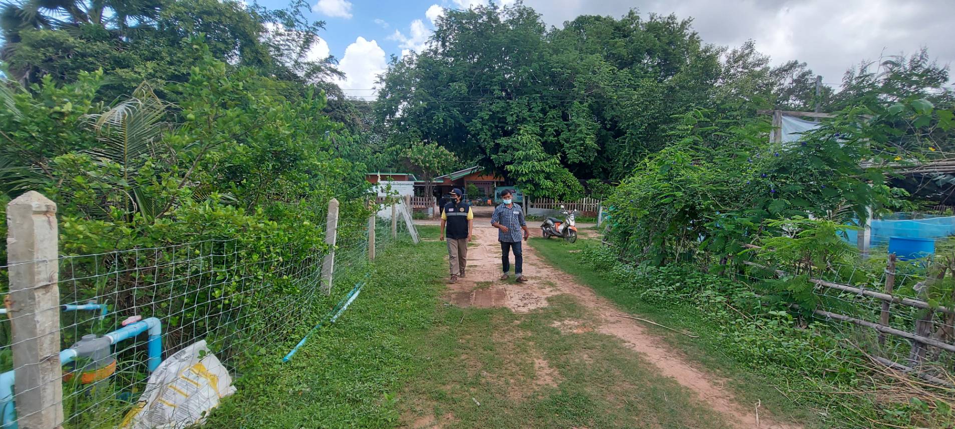 ประมงอำเภอตระการพืชผล ผู้รับผิดชอบงานด้านประมงอำเภอดอนมดแดง ตรวจเยี่ยมเครือข่ายศูนย์เรียนรู้การเพิ่มประสิทธิภาพการผลิตสินค้าเกษตรด้านการประมง นายวรวุฒิ  ทุ่นทอง หมู่ที่ 10 ตำบลเหล่าแดง อำเภอดอนมดแดง จังหวัดอุบลราชธานี..คลิก