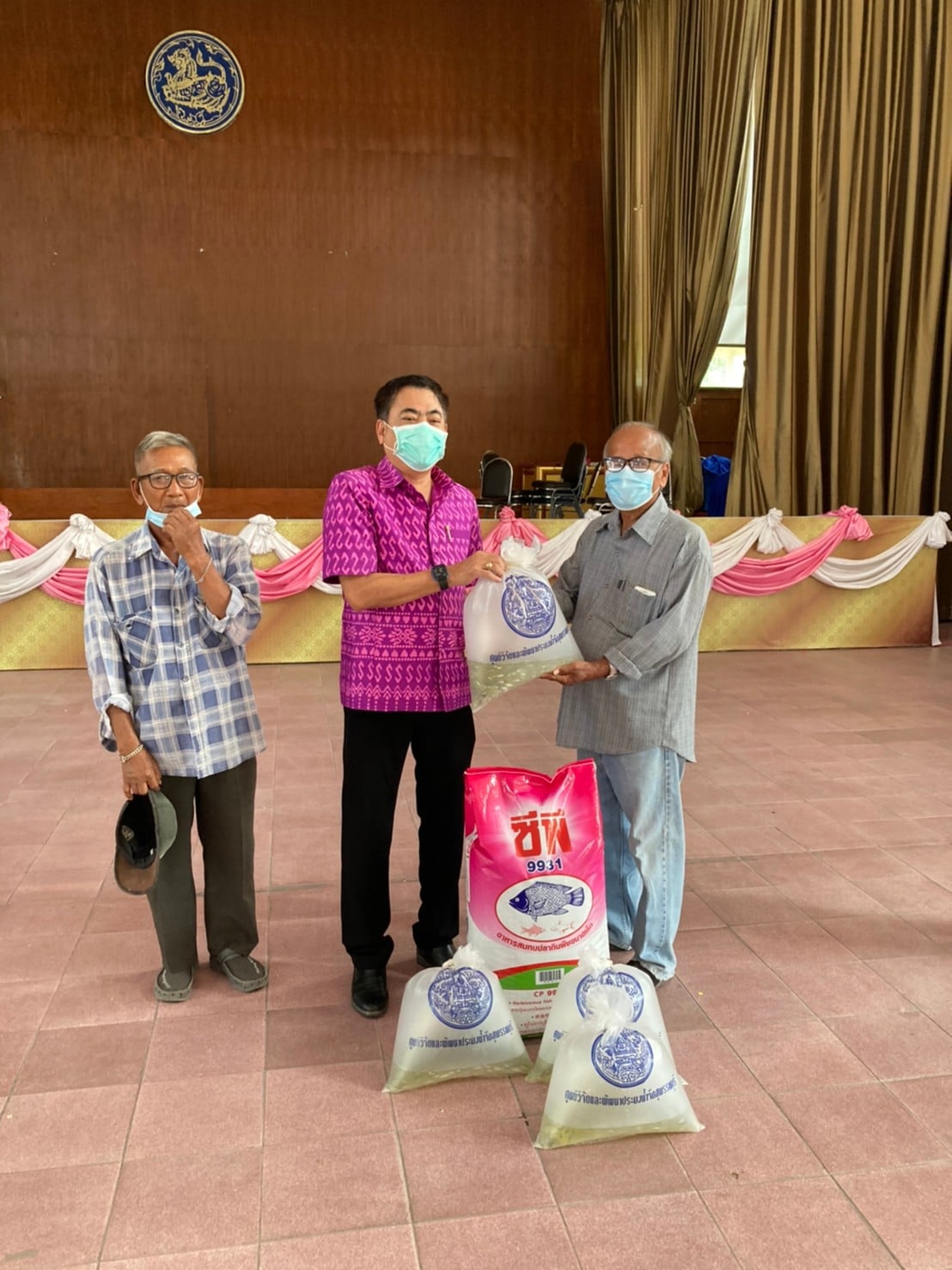 สำนักงานประมงจังหวัดสุพรรณบุรี สนับสนุนปัจจัยการผลิตให้กับเกษตรกรที่เข้าร่วมโครงการพัฒนาเกษตรกรรมยั่งยืน กิจกรรมส่งเสริมเกษตรทฤษฎีใหม่ด้านประมง ปีงบประมาณ 2564..คลิก