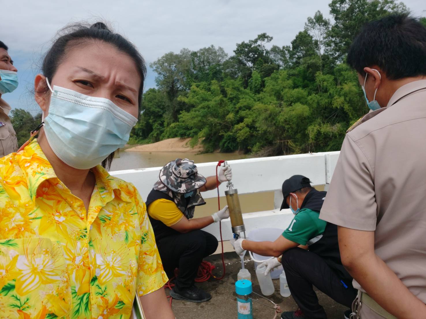 การตรวจสอบสถานการณ์ปลาลอยหัวในลำโดมใหญ่ บริเวณสะพานลำโดมใหญ่ 214 หมู่ที่ 6 ต.แก่งโดม อ.สว่างวีระวงศ์ จ.อุบลราชธานี..คลิก