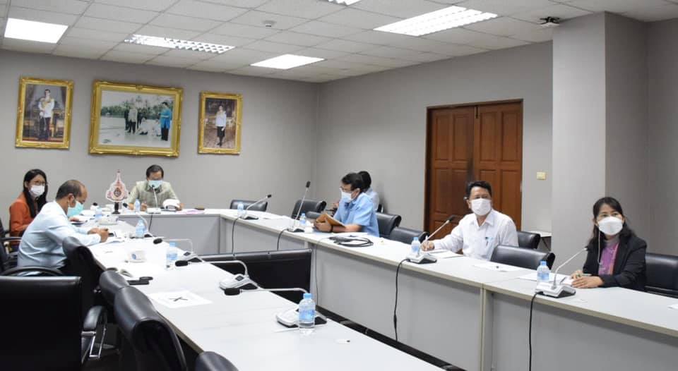 นายเฉลิมชัย สุวรรณรักษ์ รองอธิบดีกรมประมง ร่วมประชุมเพื่อเตรียมการจัดพิธีลงนามบันทึกข้อตกลงความร่วมมือ เรื่อง การรับซื้อผลผลิตทางการเกษตรและสนับสนุนพื้นที่จำหน่ายและกระจายผลผลิตทางการเกษตรระหว่างกระทรวงเกษตรและสหกรณ์กับกระทรวงกลาโหม..คลิก