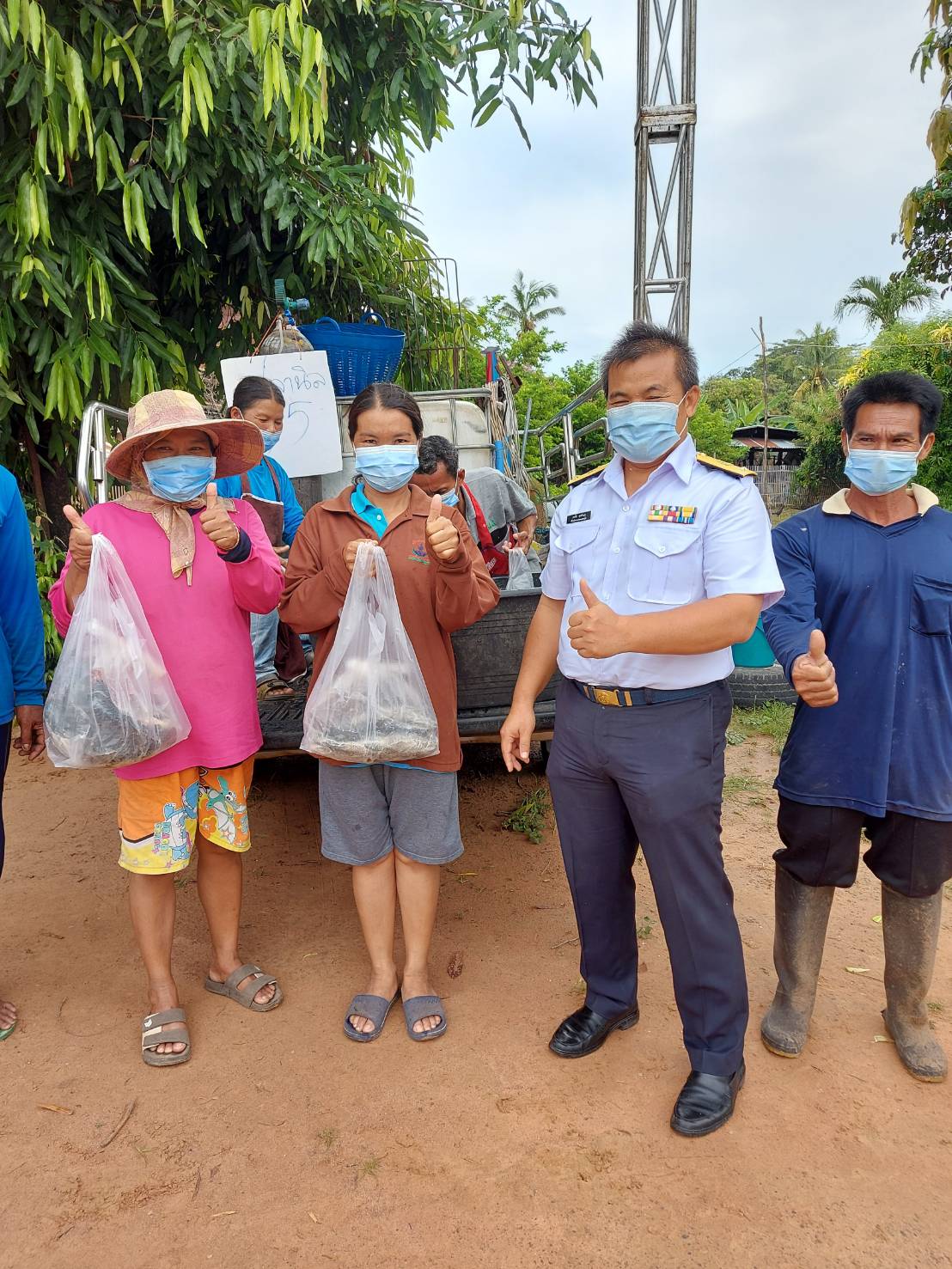 ประมงอำเภอม่วงสามสิบ ร่วมกับผู้นำบ้านดุมใหญ่ ม. 6 ต.ดุมใหญ่ อ.ม่วงสามสิบ ร่วมกับเกษตรกรผู้เพาะเลี้ยงปลาในกระชัง จัดจำหน่ายผลผลิตเพื่อระบายผลผลิตให้กับเกษตรกรในห้วงสถานการณ์ระบาดโรคติดเชื้อไวรัสโคโรนา 1019..คลิก