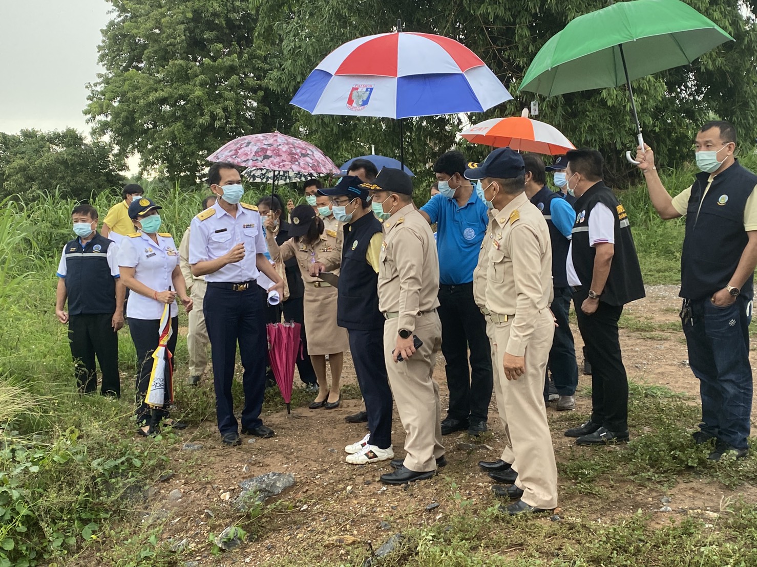 นายนราพัฒน์ แก้วทอง ผู้ช่วยรัฐมนตรีประจำกระทรวงเกษตรและสหกรณ์ ลงพื้นที่ตรวจราชการในพื้นที่ชลประทาน เขตที่ 3 ณ ประตูระบายน้ำปากคลองบึงบอระเพ็ด เพื่อรับทราบข้อมูลในการดำเนินการแก้ปัญหาภัยแล้ง..คลิก