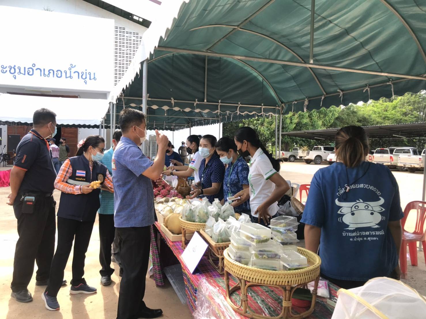 ประมงอำเภอน้ำยืน รับผิดชอบงานด้านประมงอำเภอน้ำขุ่น ร่วมเปิดโครงการมหกรรมสินค้าเกษตรและของดีอำเภอน้ำขุ่น ประจำปี 2564 โดยมีวัตถุประสงค์เพื่อบรรเทาความเดือดร้อนของประชาชน แก้ไขปัญหาด้านตลาดในพื้นที่ให้กับเกษตรกรทั่วไปที่ได้รับผลกระทบจากมาตรการป้องกันและแก้ไขปัญหาโรคติดเชื้อไวรัสโคโรนา 2019..คลิก
