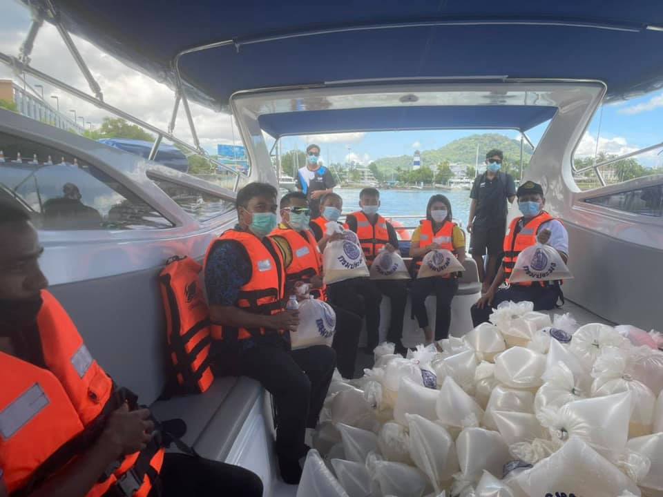 ปล่อยกุ้งแซบ๊วย จำนวน 200,000 ตัว ในบริเวณอ่าวสปำ จังหวัดภูเก็ต..คลิก