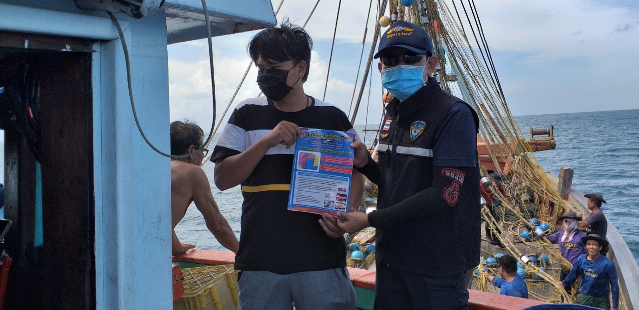 เรือตรวจประมงทะเล 322 ออกปฏิบัติงานควบคุมเฝ้าระวังการทำการประมงพื้นที่ทะเลนอกชายฝั่ง..คลิก