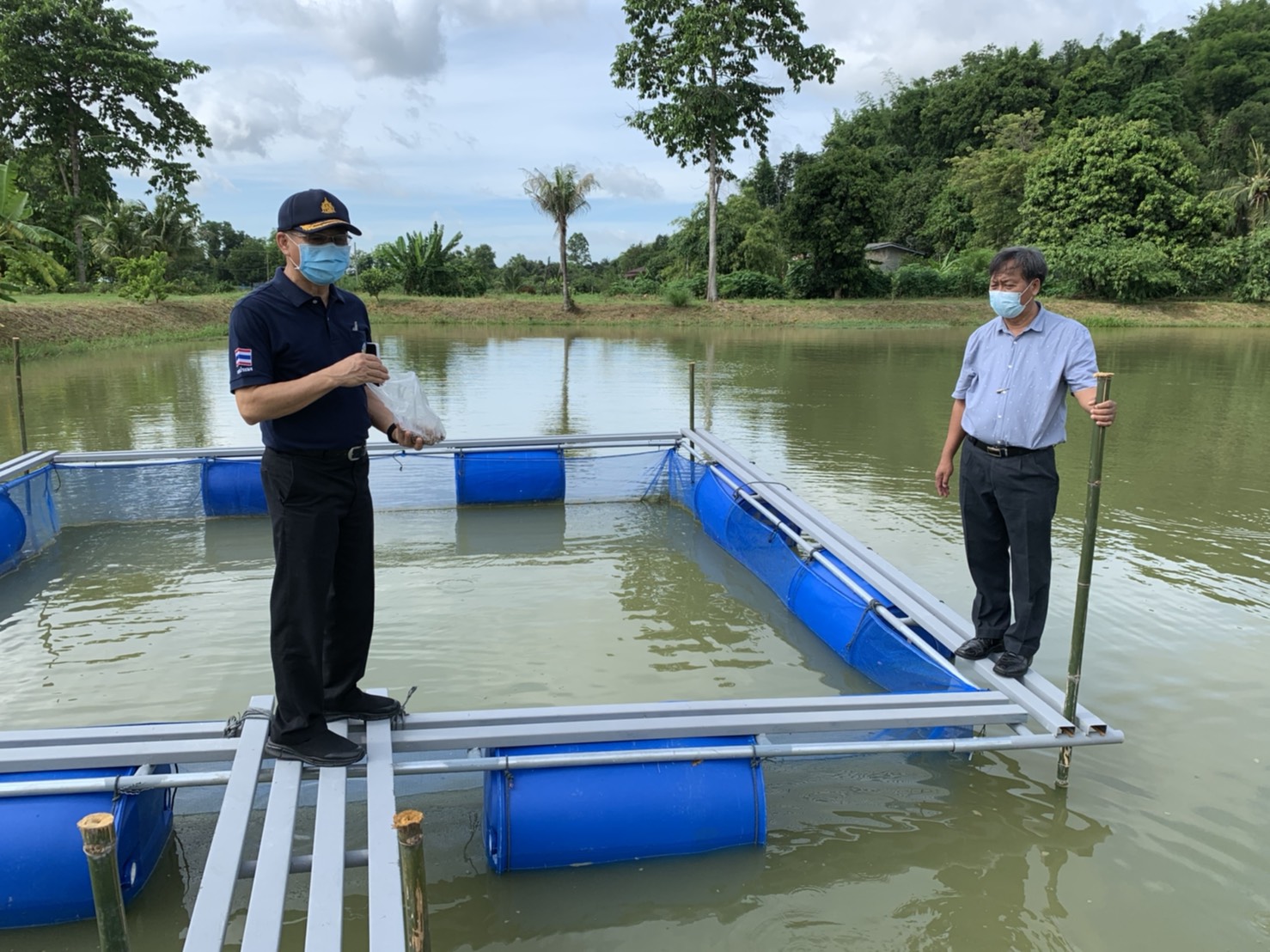 เตรียมสถานที่รับเสด็จ สมเด็จพระกนิษฐาธิราชเจ้า กรมสมเด็จพระเทพรัตนราชสุดาฯ สยามบรมราชกุมารี  ณ แปลงนาสาธิต โรงเรียนนายร้อยพระจุลจอมเกล้า..คลิก