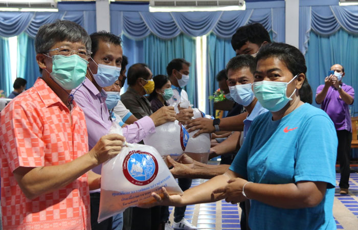 ศูนย์ฯ คุ้งกระเบน จัดโครงการสนับสนุนพันธุ์สัตว์น้ำเพื่อช่วยเหลือเกษตรกรในพื้นที่โครงการฯ  และพื้นที่ใกล้เคียง..คลิก