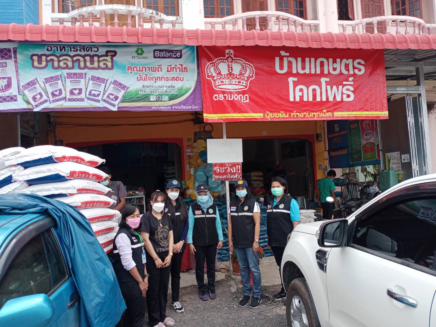 เมื่อวันที่ 9 ก.ค.64 เวลา 13.00 น.นางดวงแข อังศุภานิช หัวหน้าด่านตรวจประมงปัตตานีพร้อมด้วย  นางสาวนันท์นภัส บุญละเอียด ตำแหน่ง นักวิชาการประมงปฏิบัติการ นางสาวปนัดดา สินสมุทรโสภณ ตำแหน่งนักวิชาการประมง(พนักงานราชการ) และนายกมลภพ มณีราช ตำแหน่ง เจ้าพนักงานสื่อสารชำนาญงาน สร..คลิก