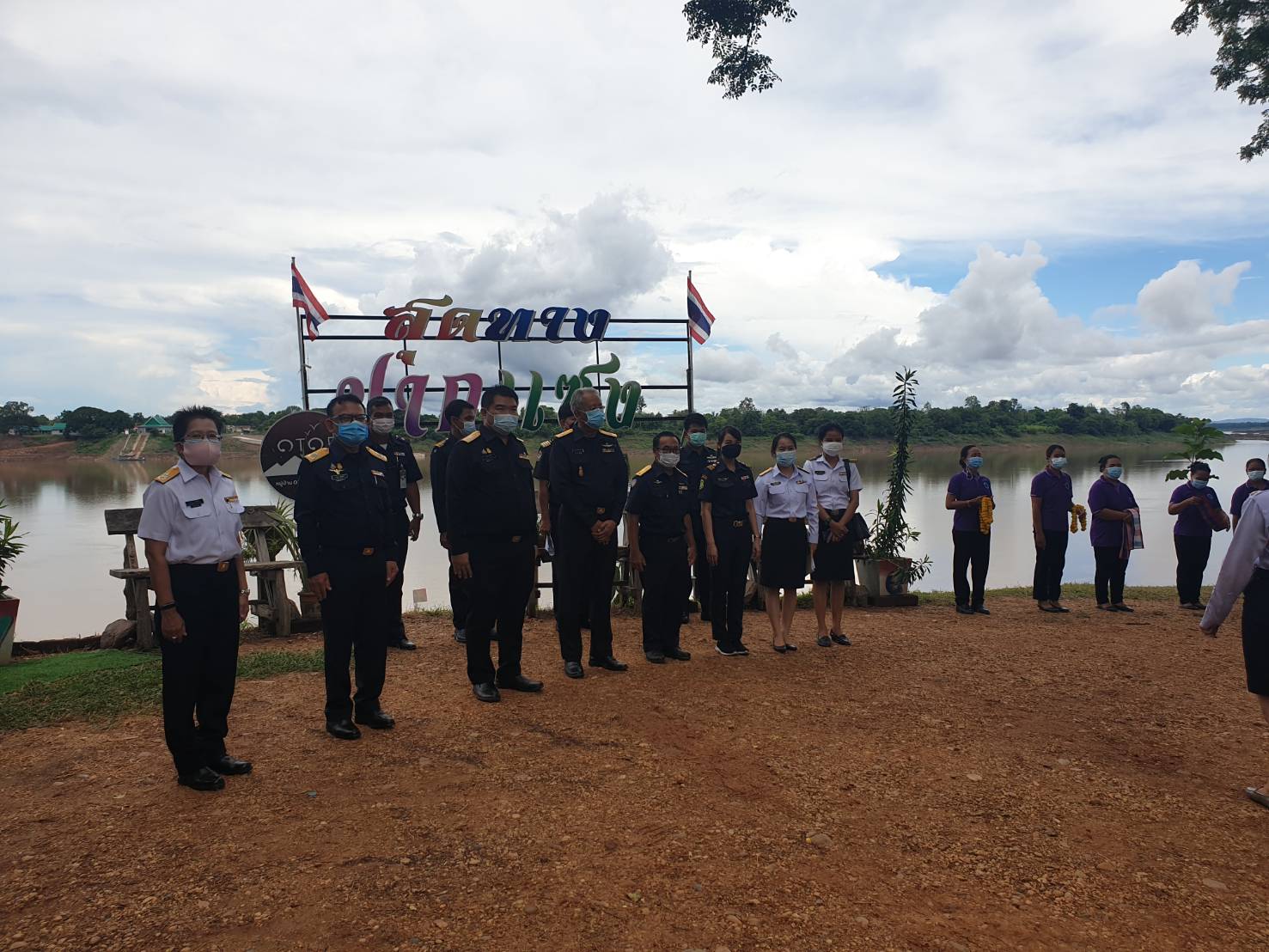 วันที่ 9 กรกฎาคม 2564 ร่วมต้อนรับรองนายกรัฐมนตรีและรัฐมนตรีว่าการกระทรวงพาณิชย์(นายจุรินทร์ ลักษณวิศิษฎ์) เพื่อติดตามความคืบหน้าการเปิดจุดผ่านแดนถาวรบ้านปากแซง..คลิก