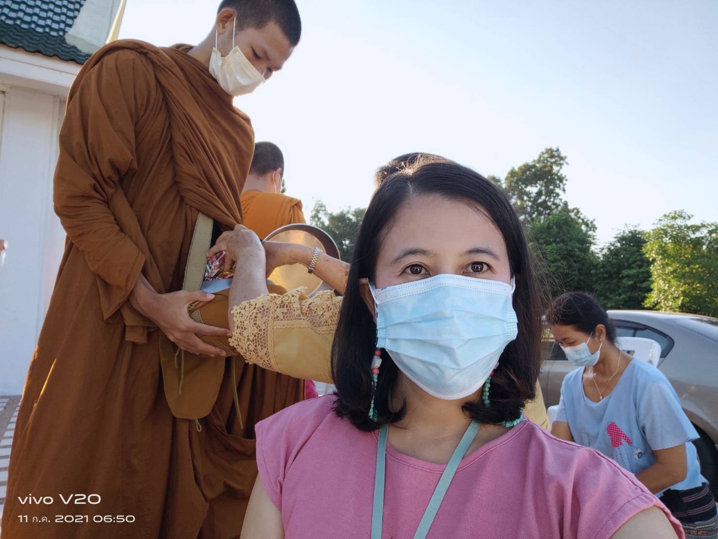 กิจกรรม ทำบุญตักบาตรพระสงฆ์ 