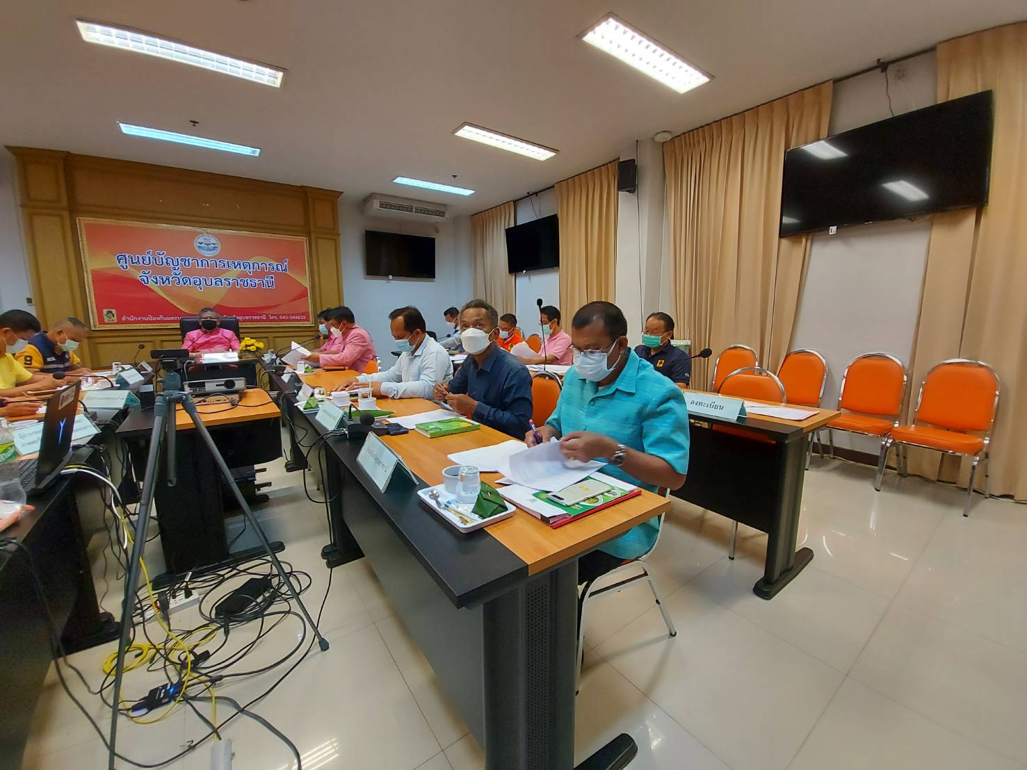 หัวหน้ากลุ่มบริหารจัดการด้านการประมง เข้าร่วมประชุมคณะอนุกรรมการกองอำนวยการป้องกันและบรรเทาสาธรณภัยจังหวัดอุบลราชธนี เพื่อสอบทานข้อมูลกับทางอำเภอให้มีความถูกต้อง..คลิก