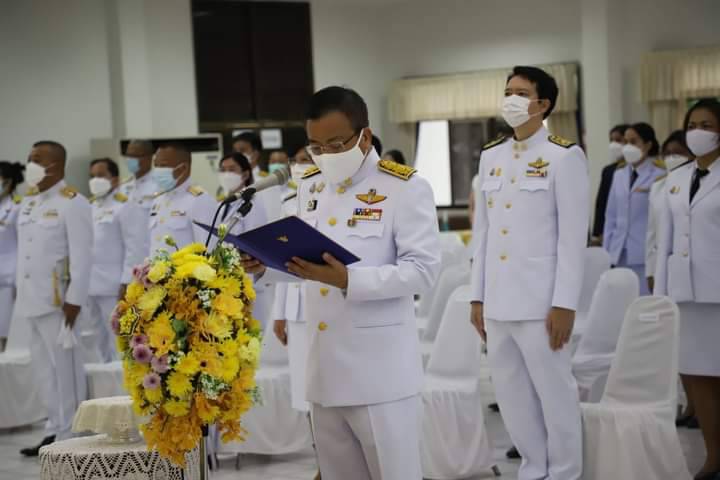 วันอาทิตย์ที่ 11 กรกฎาคม 2564 ศูนย์วิจัยและพัฒนาการเพาะเลี้ยงสัตว์น้ำจืดอุทัยธานี มอบหมายให้ นางรุ่งรัตน์ ชัยแก้ว เจ้าพนักงานประมง เข้าร่วมงานในพิธีวันสมเด็จพระนารายณ์มหาราช ณ อาคารสำนักงานเหล่ากาชาดจังหวัดอุทัยธานี อำเภอเมืองอุทัยธานี  โดยมีผู้ช่วยศาสตราจารย์พิเศษ ดร. อลงกต วรกี รองผู้ว่าราชการจังหวัดอุทัยธานี และท่าน ณรงค์ รักร้อย ผู้ว่าราชการจังหวัดอุทัยธานี เป็นประธาน พิธีประกอบด้วย ถวายความเคารพพระบรมสาทิสลักษณ์ วางพวงมาลาถวายราชสักการะ จุดธูป เทียน เครื่องทองน้อย ถวายความเคารพ และถวายราชสดุดี..คลิก
