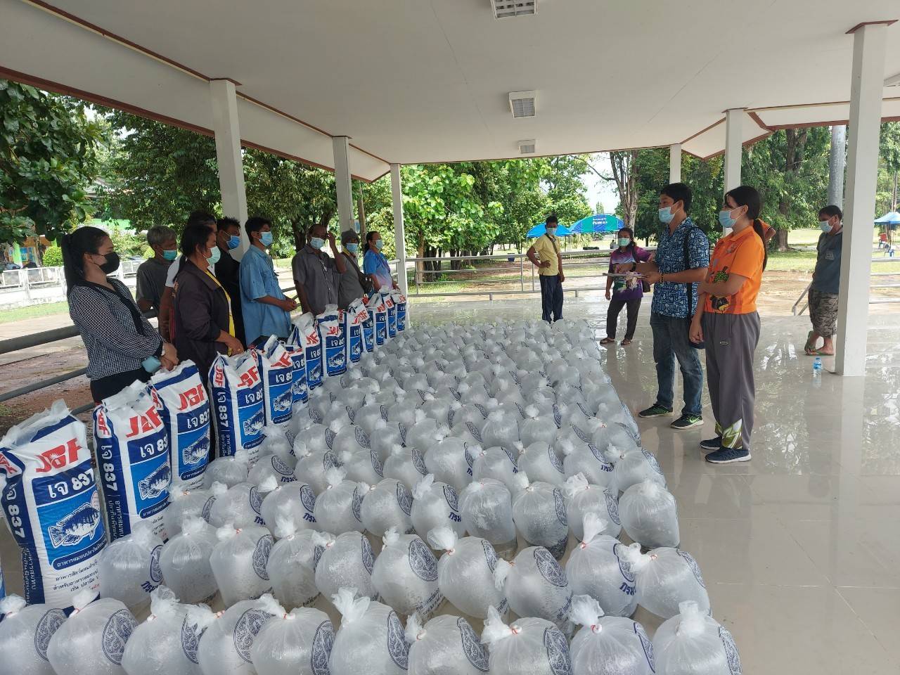 สำนักงานประมงจังหวัดศรีสะเกษ ร่วมกับศูนย์วิจัยและพัฒนาการเพาะเลี้ยงสัตว์น้ำจืด..คลิก