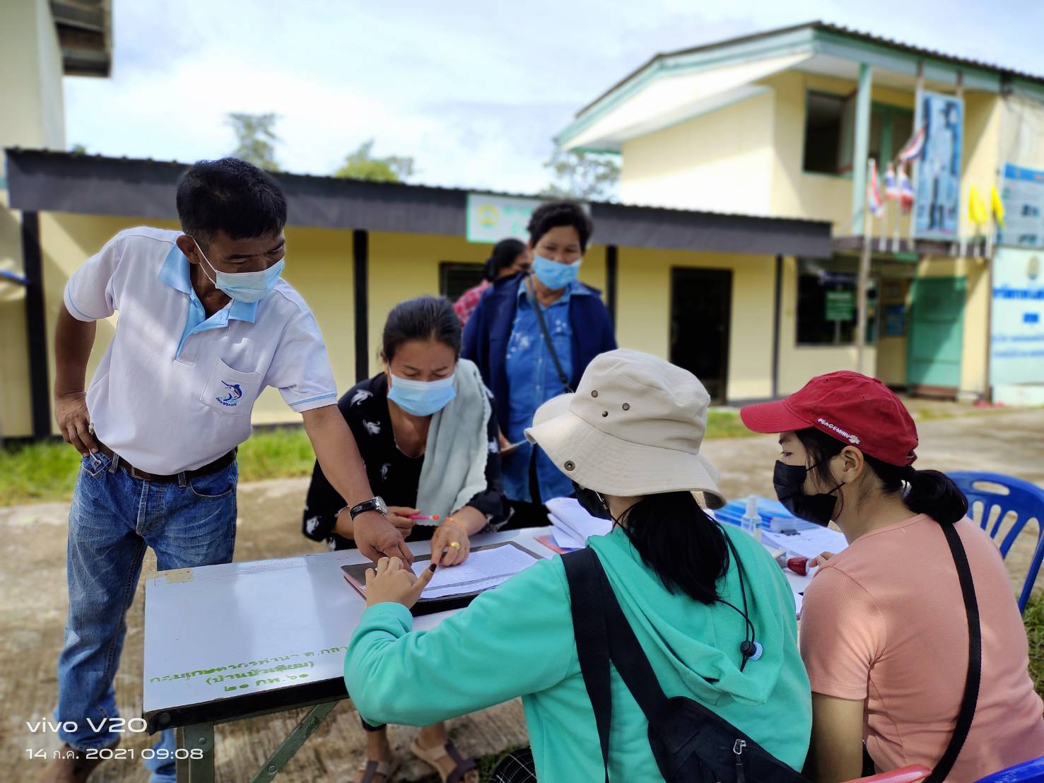 ประมงอำเภอเดชอุดม พร้อมด้วยเจ้าหน้าที่สำนักงานประมงจังหวัดอุบลราชธานี และศูนย์วิจัยและพัฒนาประมงน้ำจืดอุบลราชธานี ได้จ่ายปัจจัยการผลิตโครงการเกษตรกรรมยั่งยืน ประจำปีงบประมาณ ๒๕๖๔ (กิจกรรมส่งเสริมเกษตรทฤษฎีใหม่ด้านประมง)..คลิก