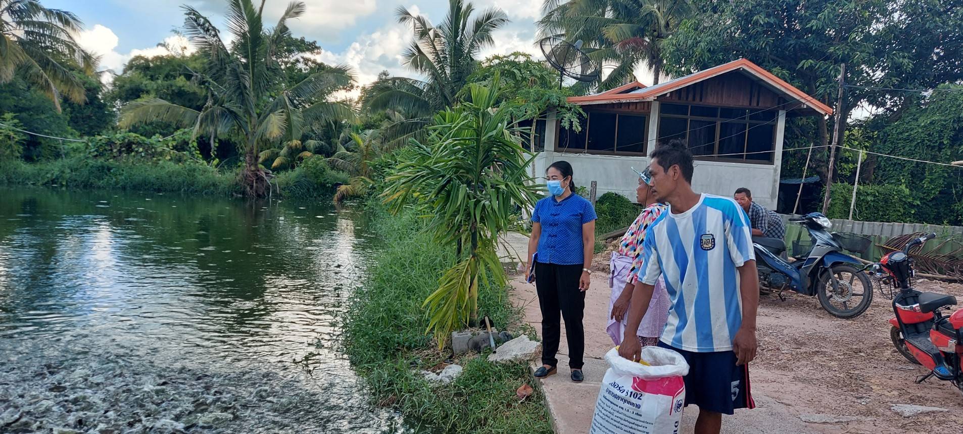 ประมงอำเภอวารินชำราบ ลงพื้นที่สำรวจข้อมูลผลผลิตสัตว์น้ำบ่อดินเชิงพาณิชย์  ณ ม.8 บ้านก่อนอก  ต.แสนสุข อ.วารินชำราบ จำนวน 8 ราย..คลิก
