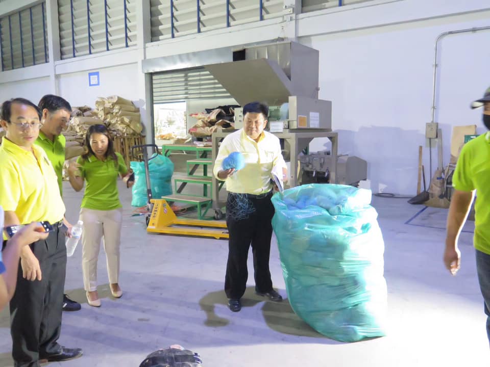 นายบัญชา สุขแก้ว รองอธิบดีกรมประมง เป็นประธานในการประชุมหารือแนวทางการพัฒนาและขยายผลการดำเนินงานโครงการขยะคืนฝั่ง ทะเลสวยด้วยมือเรา และโครงการทะเลปลอดอวน (Net Free Seas)..คลิก