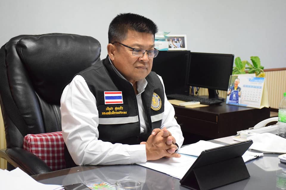 นายบัญชา สุขแก้ว รองอธิบดีกรมประมง ประชุมหน่วยงานที่เกี่ยวข้องผ่านระบบ Zoom Cloud Meeting เพื่อติดตามความก้าวหน้าการดำเนินงานในการต่อต้านการประมง iuu ของไทย..คลิก